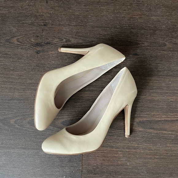 Vince Camuto Shoes - Size 9 Vince Camuto Heels!